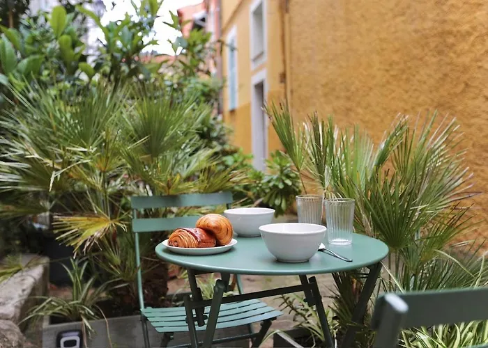 De Charme - Vieille - Proche